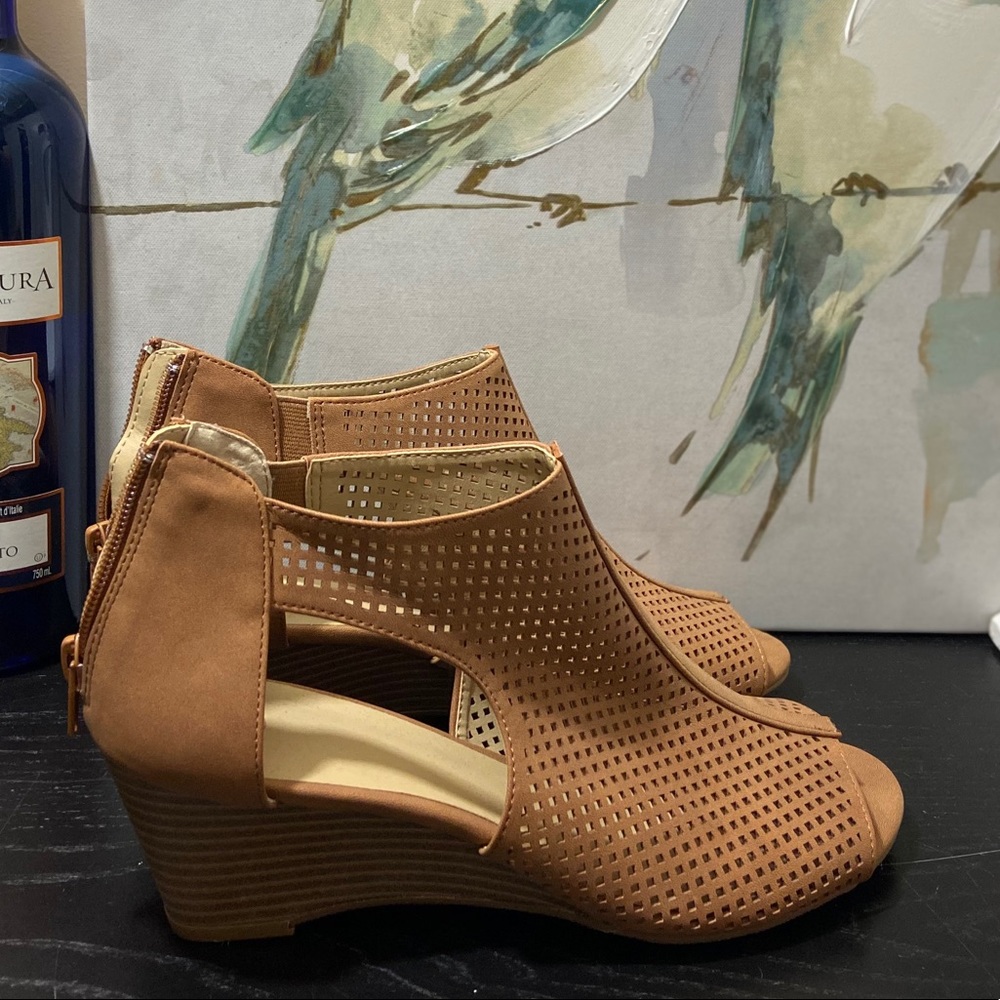 Tan Wedges